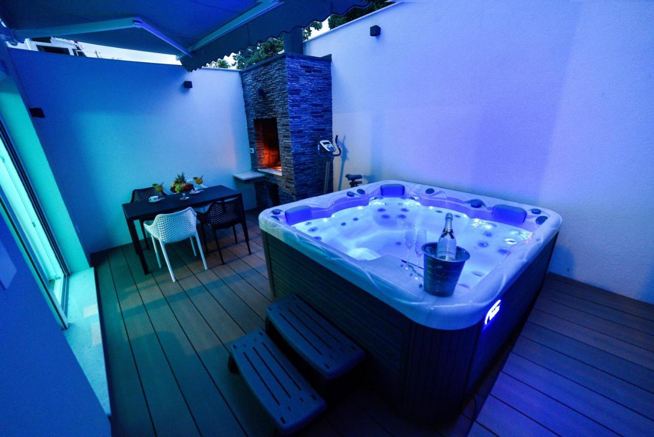 Luxury Knezovic *